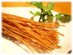 やみつきカリカリパスタ（コンソメ味）